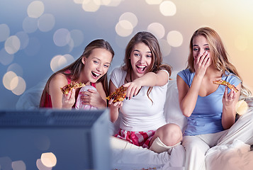 Image showing happy friends eating pizza and watching tv at home