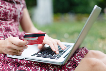 Image showing Anonymous woman shopping in Internet