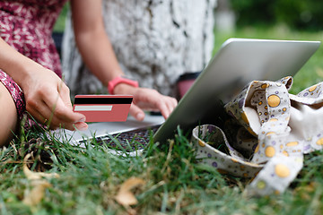 Image showing Anonymous woman shopping in Internet