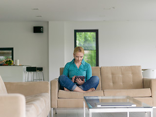 Image showing woman on sofa using tablet computer