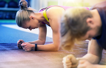 Image showing woman and man doing plank exercise in gym