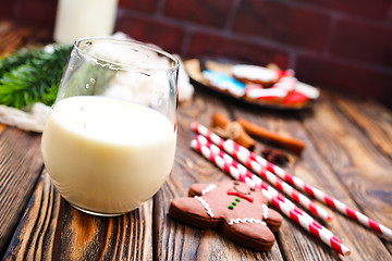 Image showing ginger bread with milk