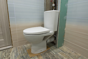 Image showing Temporarily installed toilet on the carton in the toilet to be repaired