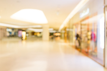 Image showing Blur view of shopping plaza