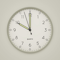 Image showing a clock shows 10 o\'clock