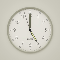 Image showing a clock shows 5 o\'clock