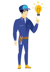 Image showing Mechanic pointing at bright idea light bulb.