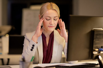 Image showing businesswoman with computer at night office