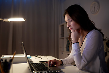 Image showing businesswoman with laptop at night office