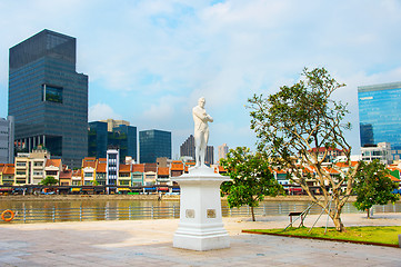 Image showing Tomas Stamford Raffles monument, Singapore