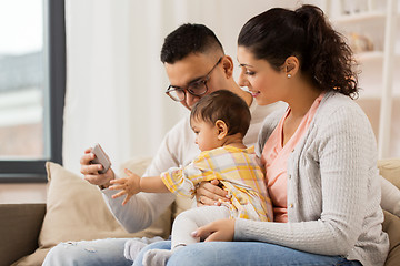 Image showing mother, father and baby with smartphone at home