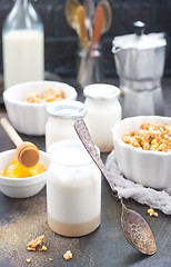 Image showing yogurt with granola