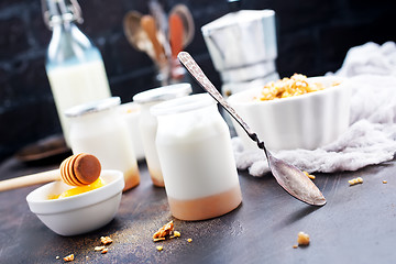 Image showing yogurt with granola