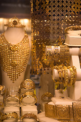 Image showing gold jewelry in the shop window