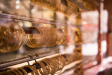 Image showing gold jewelry in the shop window