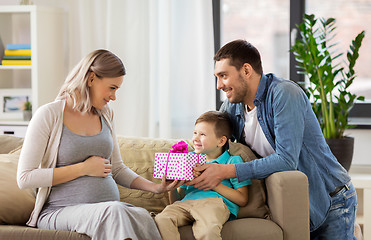 Image showing family giving present to pregnant mother at home