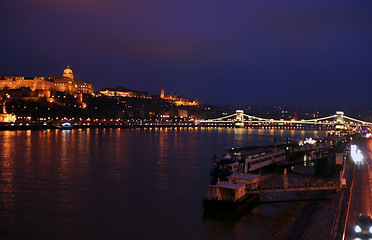 Image showing royal palace and the bridge