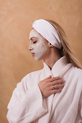 Image showing Spa Woman applying Facial Mask