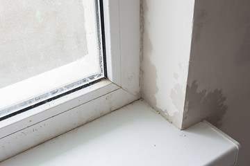 Image showing Poor installation of plastic windows, condensation and streaks on the slopes