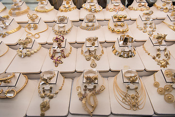 Image showing gold jewelry in the shop window