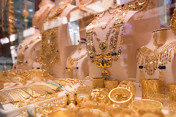 Image showing gold jewelry in the shop window