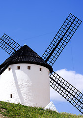 Image showing Windmill Cueva Silo in Campo de Criptana