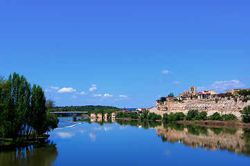 Image showing View on Zamora from River Douro