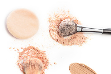 Image showing Close-up of crushed mineral shimmer powder golden color with makeup brush