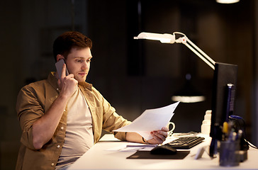 Image showing businessman calling on sartphone at night office