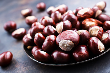 Image showing raw chesnuts 
