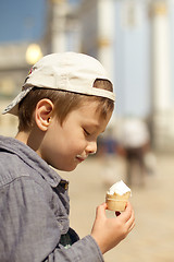 Image showing Boy eating ice cream