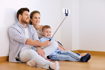 Image showing family taking selfie by smartphone at new home