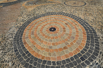 Image showing Pavement with concentric pattern. Patterned floor walkway in the