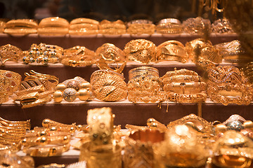 Image showing gold jewelry in the shop window