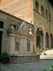 Image showing Old well Arezzo