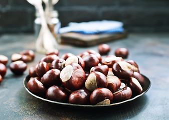 Image showing raw chesnuts 