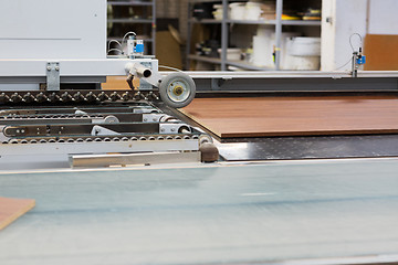 Image showing chipboards on conveyer at furniture factory