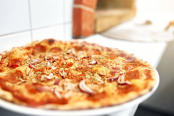 Image showing baked pizza at pizzeria