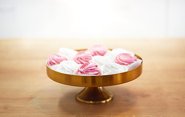 Image showing zephyr or marshmallow on cake stand