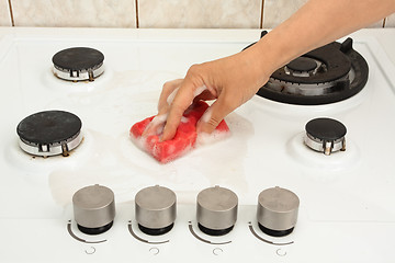 Image showing hand cleaning gas cooker