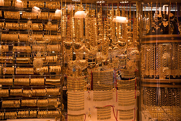 Image showing gold jewelry in the shop window