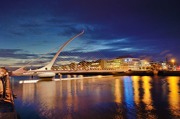 Image showing Samuel Beckett Bridge and the river Liffey 