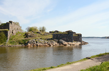 Image showing Thick stone walls on a rocky outcrop on Suomenlinna island