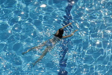 Image showing Swimming girl