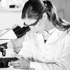 Image showing Female health care researchers working in scientific laboratory.