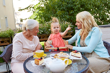 Image showing mother, daughter and grandmother at cafe