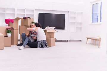 Image showing young couple moving  in new house