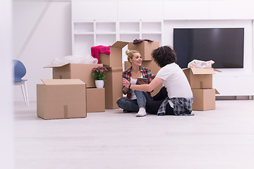 Image showing young couple moving  in new house