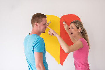 Image showing couple are painting a heart on the wall