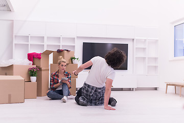 Image showing young couple moving  in new house